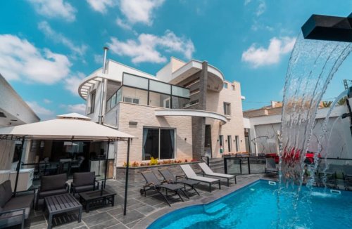 רון וילאג בוטיק